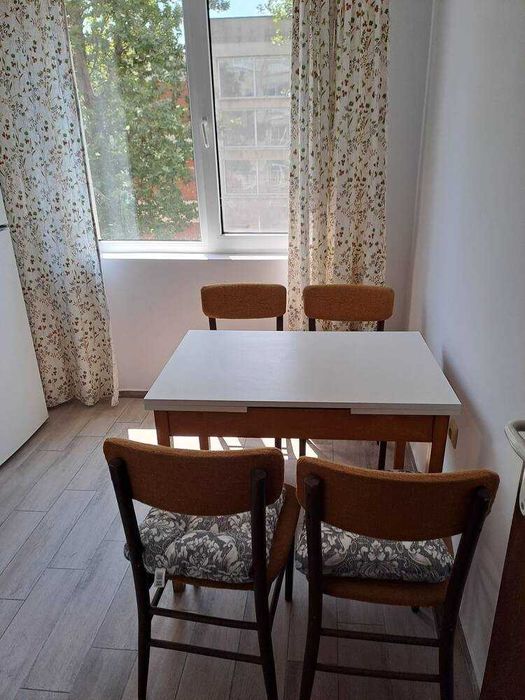 Дава се под наем Тристаен апартамент в Бургас, Славейков - 70 кв.м за 499.8 € - Снимка #2