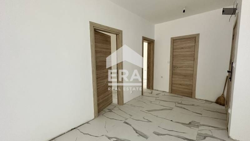 Двустаен апартамент с голяма тераса