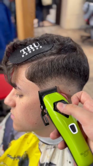 Frizer la Domiciliu București & Ilfov | Tuns și Barbă Acasă | ShortCut Barber