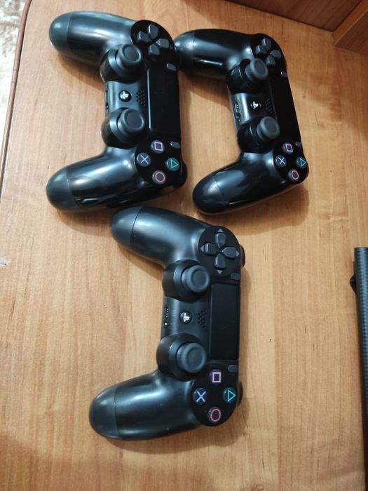 Playstation 4 pro в отличном состоянии
