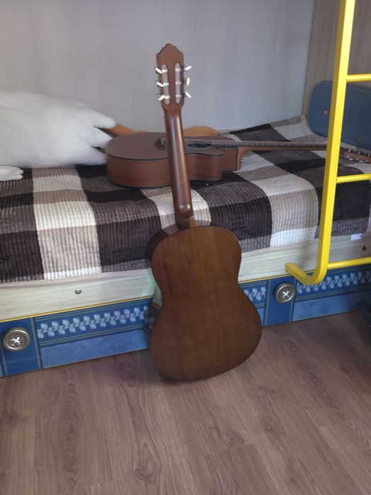 Гитара Yamaha C40, с чехлом