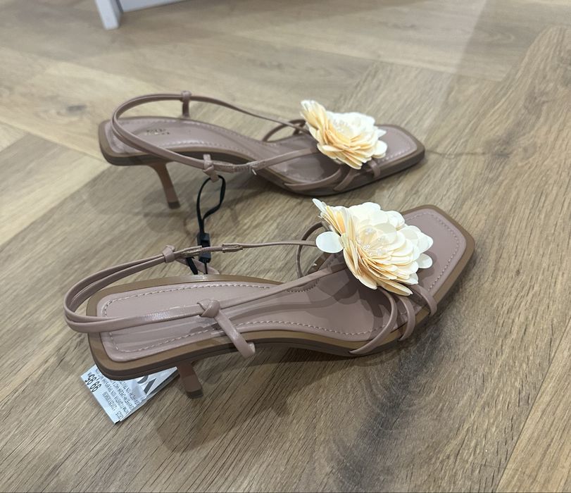 Токчета сандали Зара