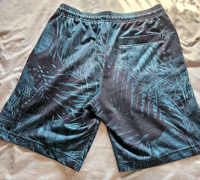 Мъжки ADIDAS спортни къси панталони.Oригинални .S размер.15€.