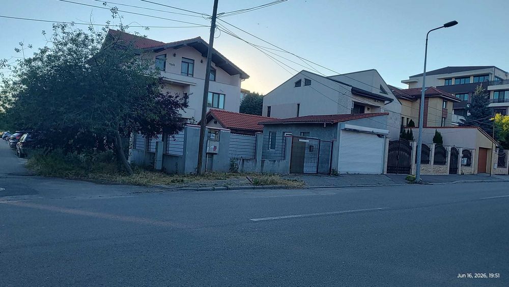 Închiriez spatiu cu curte, stradal , zona Compozitorilor, Constanta
