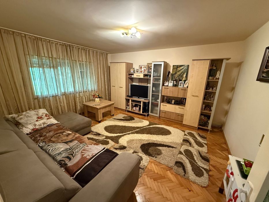 Vand Apartament 3 camere M16