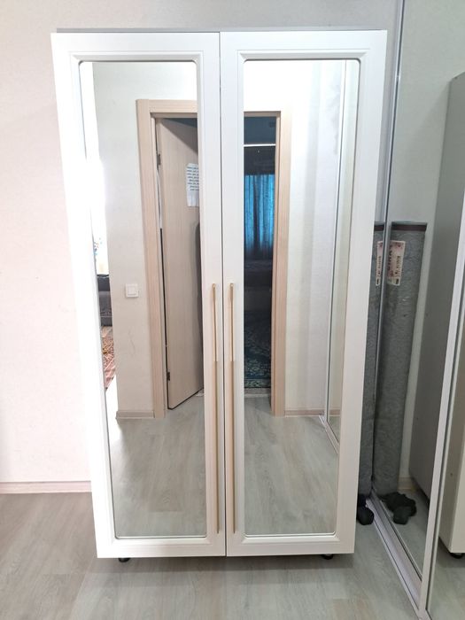 Продам белый шкаф