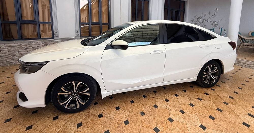Honda crider 2023 idealni holatda 1 qo'l minilgan
