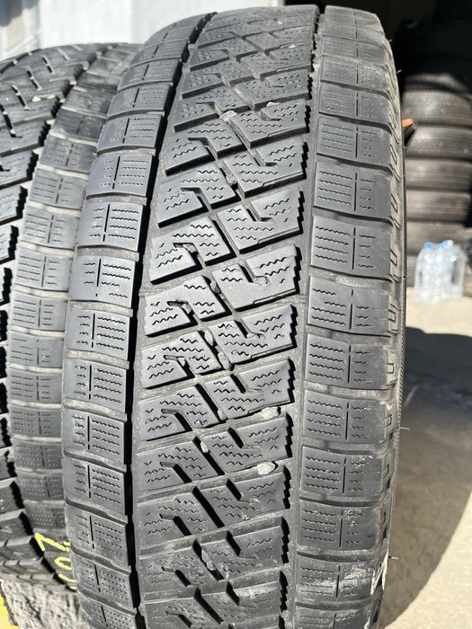 2 бр. гуми за бус 205/65/16C Lassa DOT 2022 6,5-7 mm