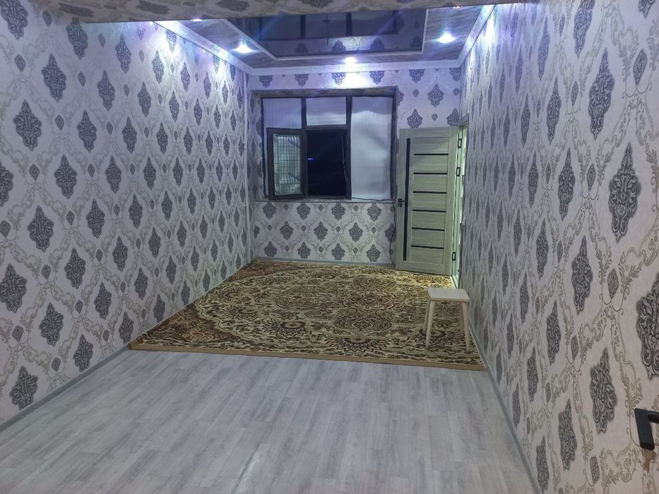 Navoiy shahrida 1 xona uyimiz sotiladi boshqa uylar xam borsotiladigan