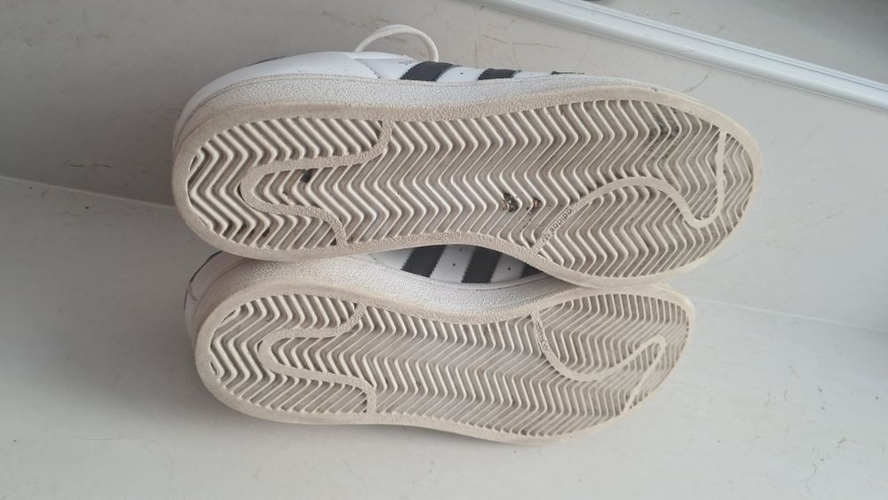 Adidas Superstar mărimea 40 2/3 stare foarte bună
