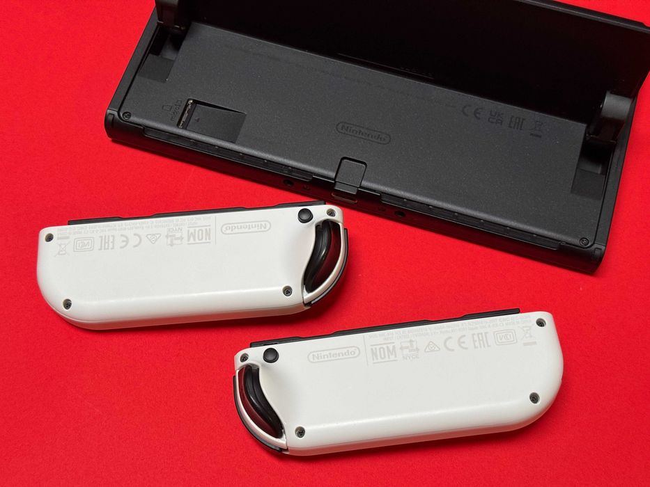 Nintendo Switch OLED Albă 64GB Modată + Husă & Folie Ecran + Jocuri la alegere