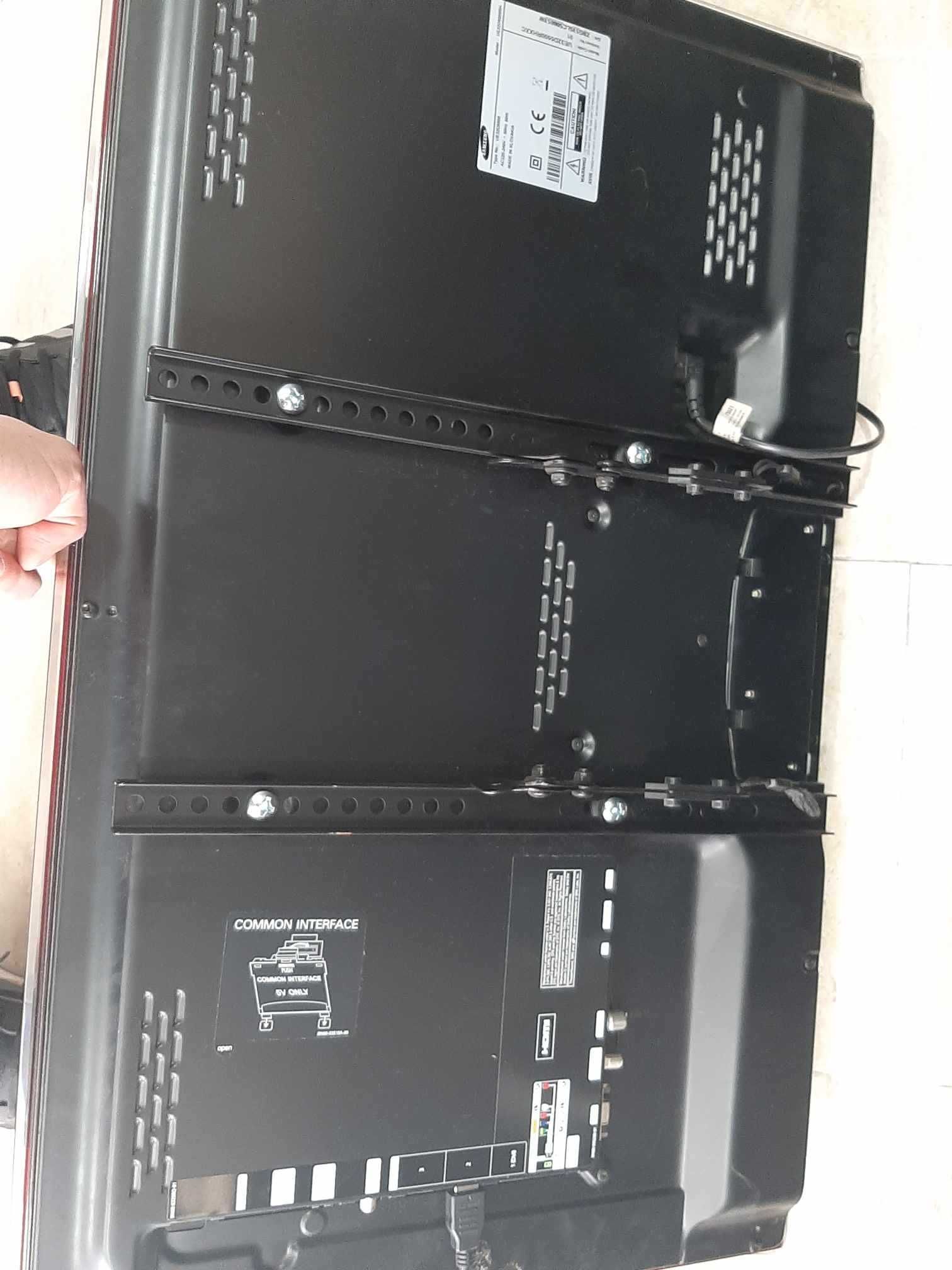Телевизор SAMSUNG 32 inch с стойка за стена гр. Карлово • OLX.bg