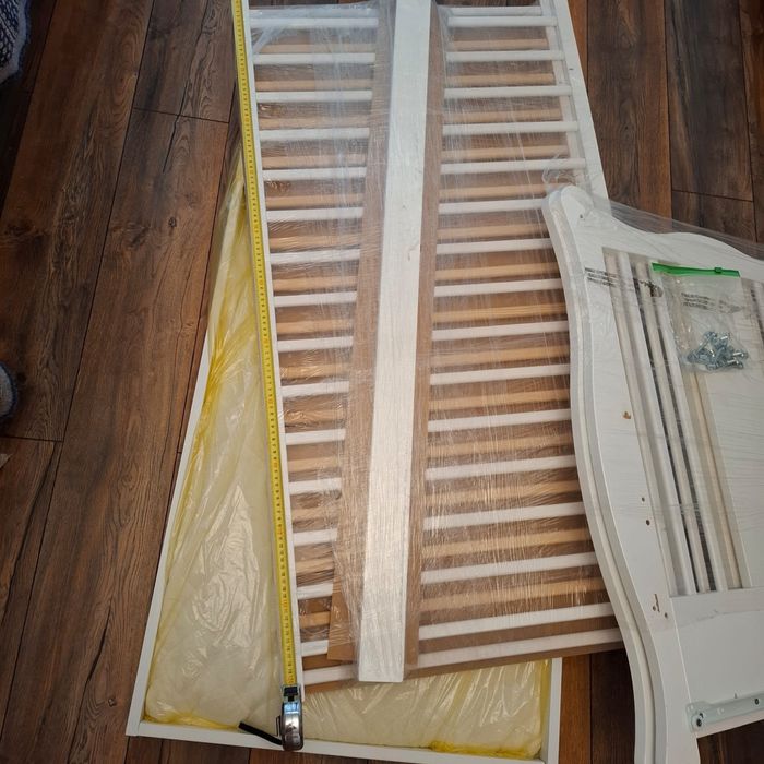 Patut de lemn bebelus