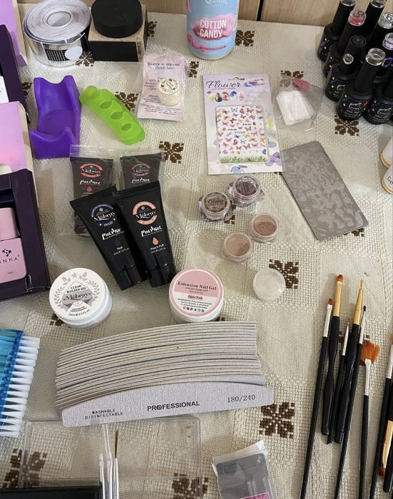 Продавам всичко необходимо за маникюр/изграждане.