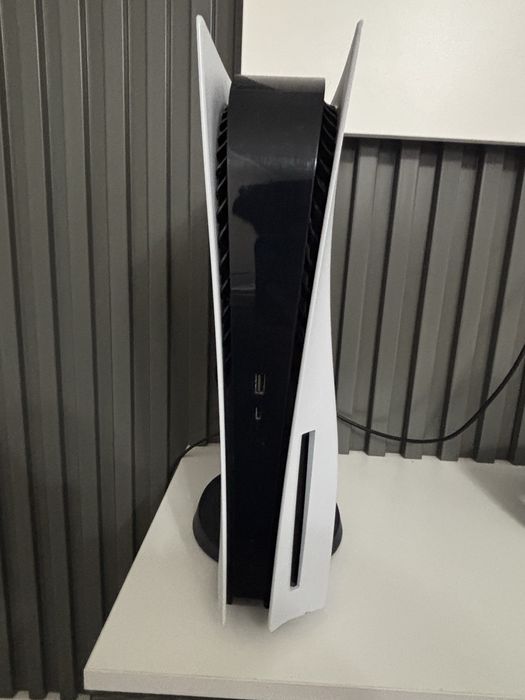 Продам Playstation 5 с дисководом