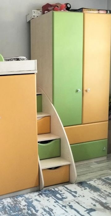 Продам шкаф с кроватью