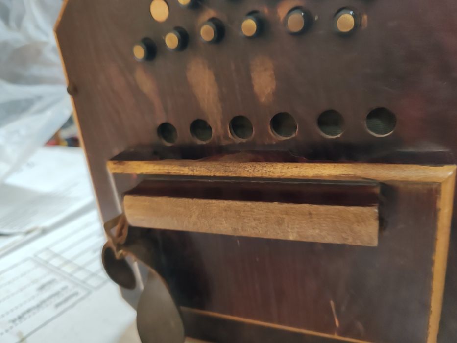 Vând acordeon foarte vechi
