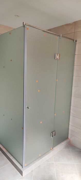 Паравани за баня и стъклени врати от закалено стъкло 8мм. 10мм.