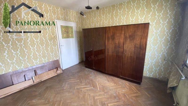 Продава се Тристаен апартамент в Шумен, Добруджански - 80 кв.м за 893 €/кв.м - Снимка #2