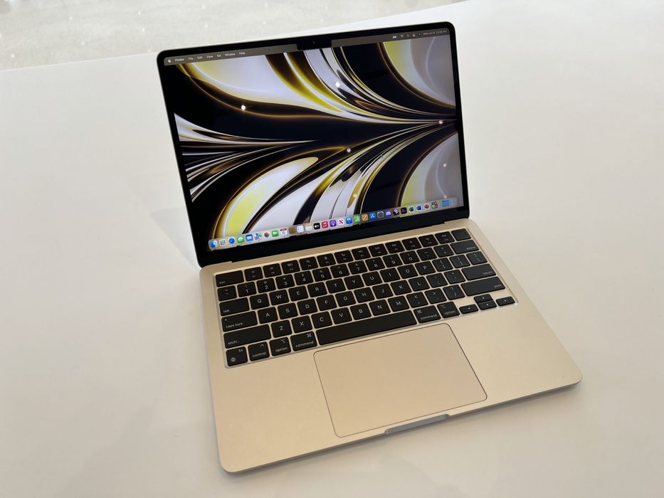 macbook air m2 16/256gb 13 dyum