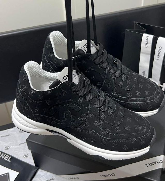 РАЗПРОДАВАМ Дамски пролетни сникърси Chanel.