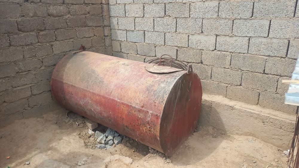 2 тонналық бочка (цистерна) сатылады.