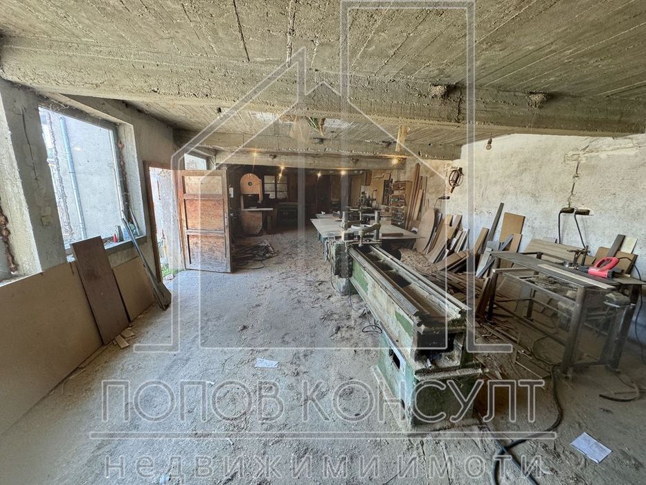 Пром. помещение в Пловдив, област-с.Трилистник площ 309 цена 1000