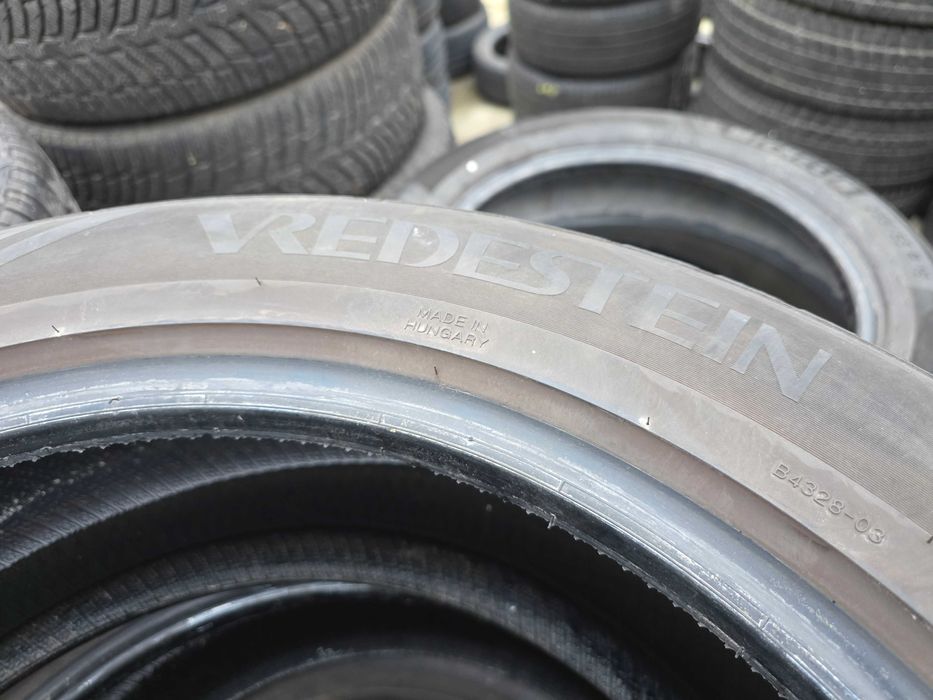 2бр Всесезонни гуми 235 50 19 - Vredestein