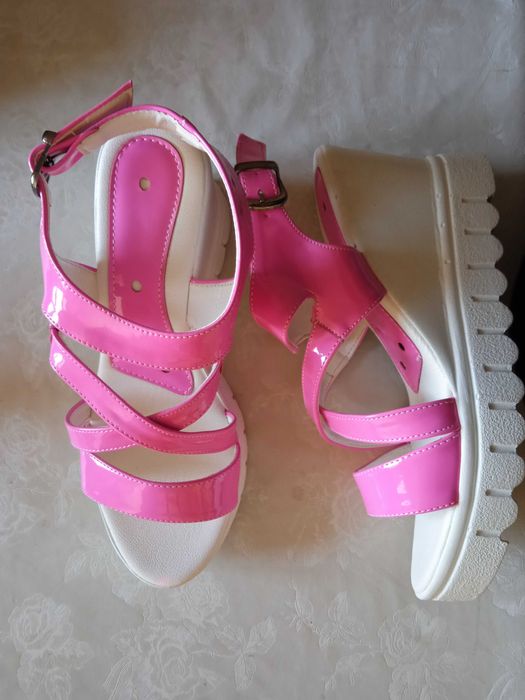 Нови обувки розови сандали 37 номер