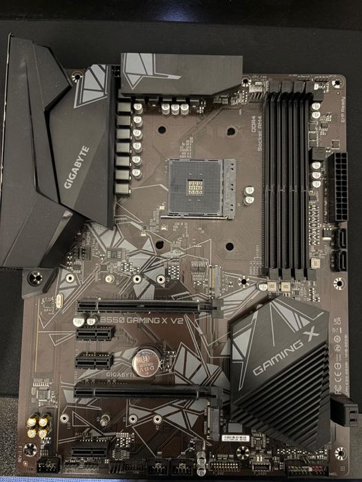 placa de baza GIGABYTE B550 GAMING X V2