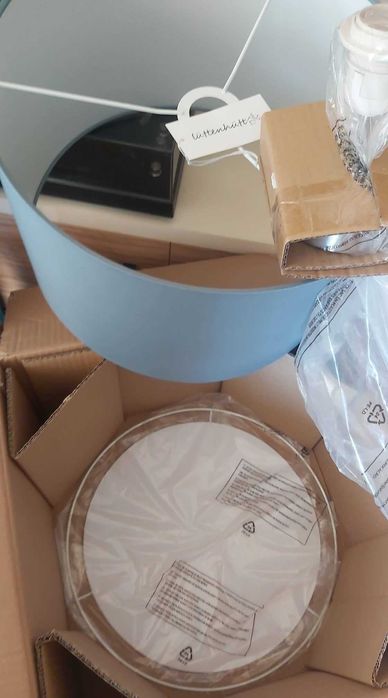 Продавам лампи за стени,външни,и полюлей за стаи.Нови..