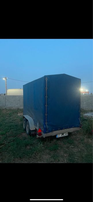 Remorcă cu prelată