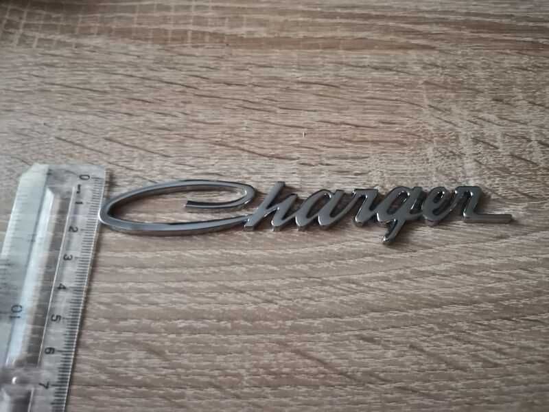сребриста емблема Dodge Charger стар стил