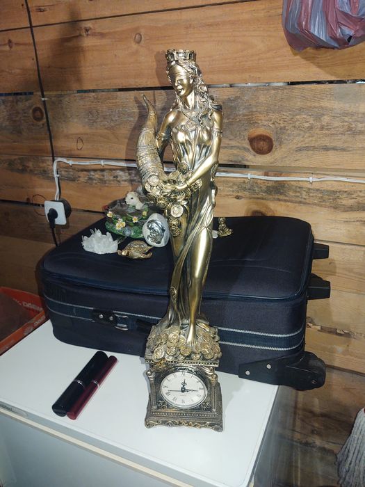 Статуетка с часовник и др.