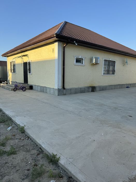 Продам дом 15*12 и с летной кухной с гаражем 18*5