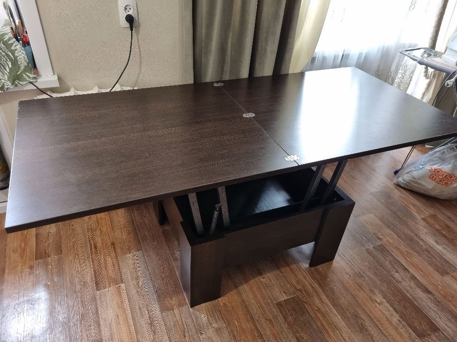 Продаётся стол-трансформер.