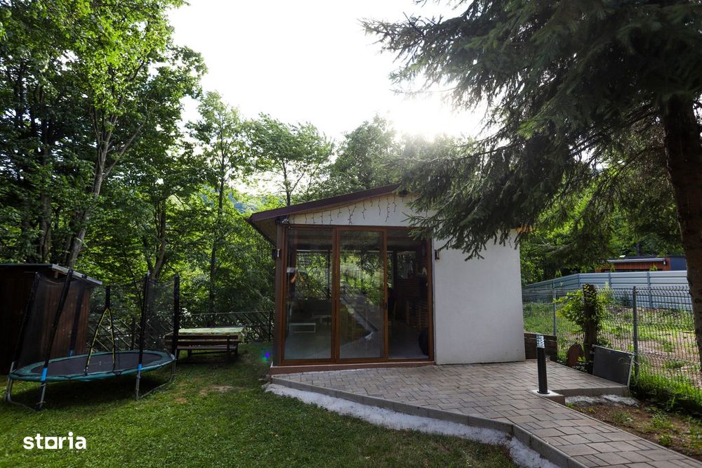 Vilă de Lux pe Malul Lacului – Confort și Vedere Panoramică