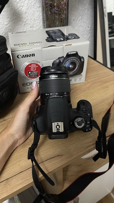 Продам Canon EOS 1200D