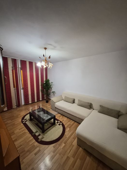 Închiriez apartament 2 camere Racadau  etaj intermediar