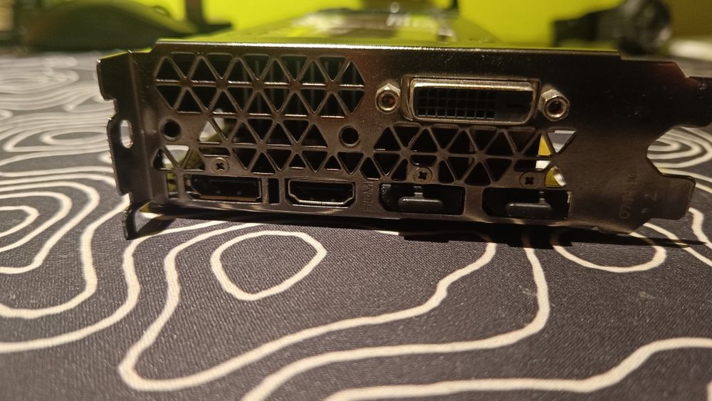 Продавам GTX 1060 3GB