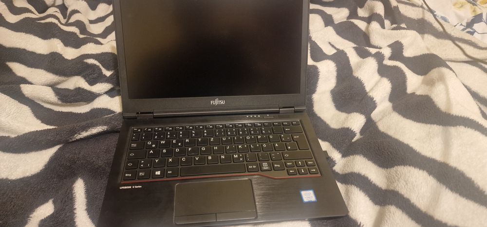 Vând Laptop fujitsu 16gb ram în stare bună