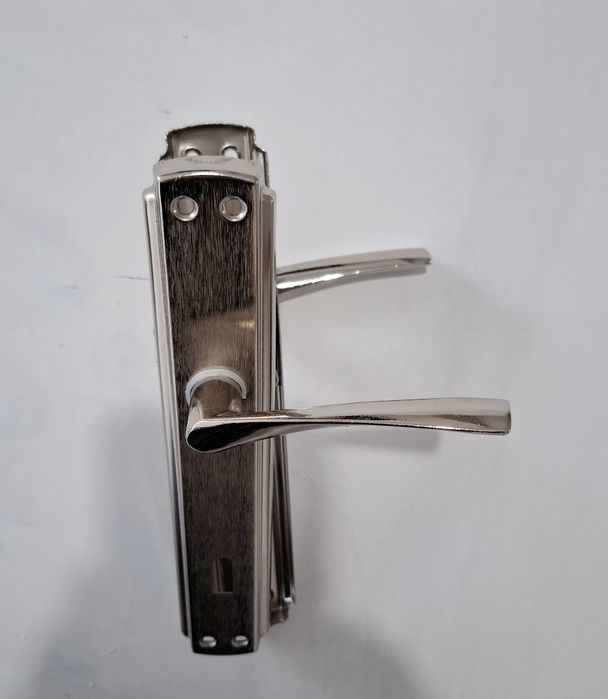 Чисто нова интериорна, безфалцова врата с каса, панти, шилдове-всичко