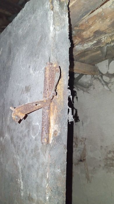 Деревянные подвальные двери