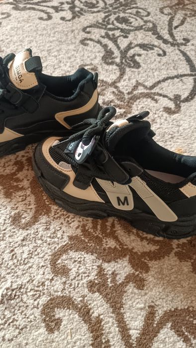 Продам детские кросовки