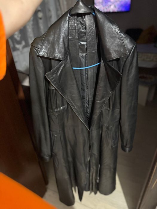 Плащ продаются чисти ухоженные