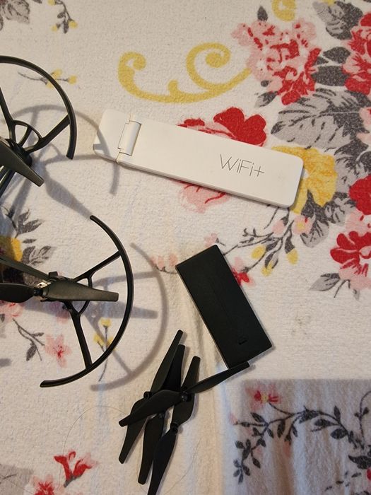 Vând dronă dji  tello.