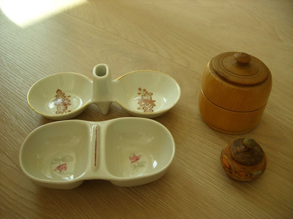 Порцеланови и дървени солници хаванче