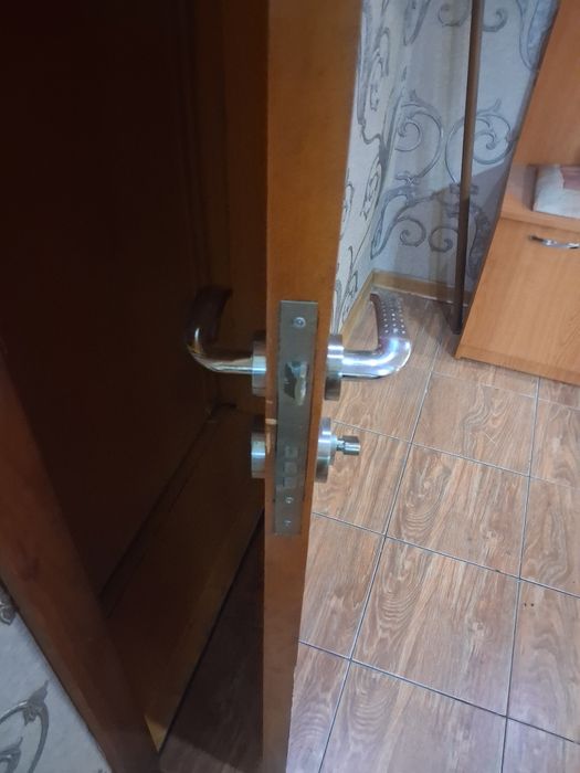 Продам дверь дерево