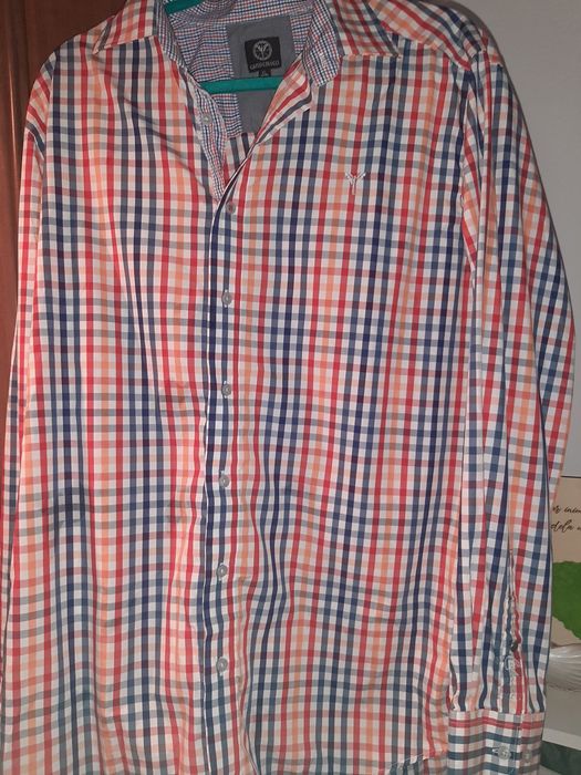 Camase Carlo Colucci Xl , model superb, impecabilă.
Marime eticheta -
