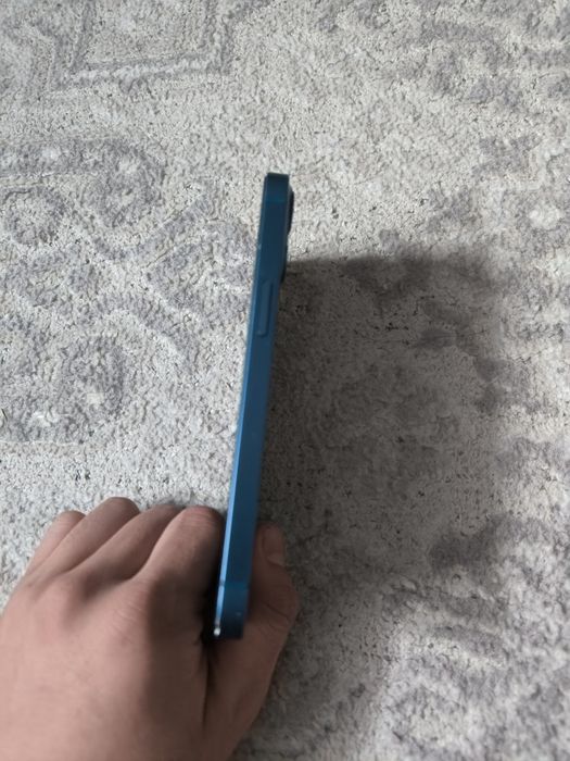 Продам iPhone 13